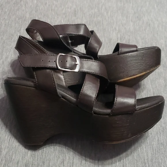 Y2K Early 2000's Callisto Strappy Chocolate Brown Faux Leather Wedge Heels - Picture 6 of 17